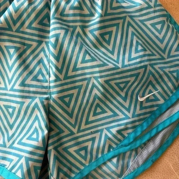 Women’s Nike Dri-Fit Gray And Teal Geometric Print Shorts Size XS Minor Flaw - Picture 2 of 7